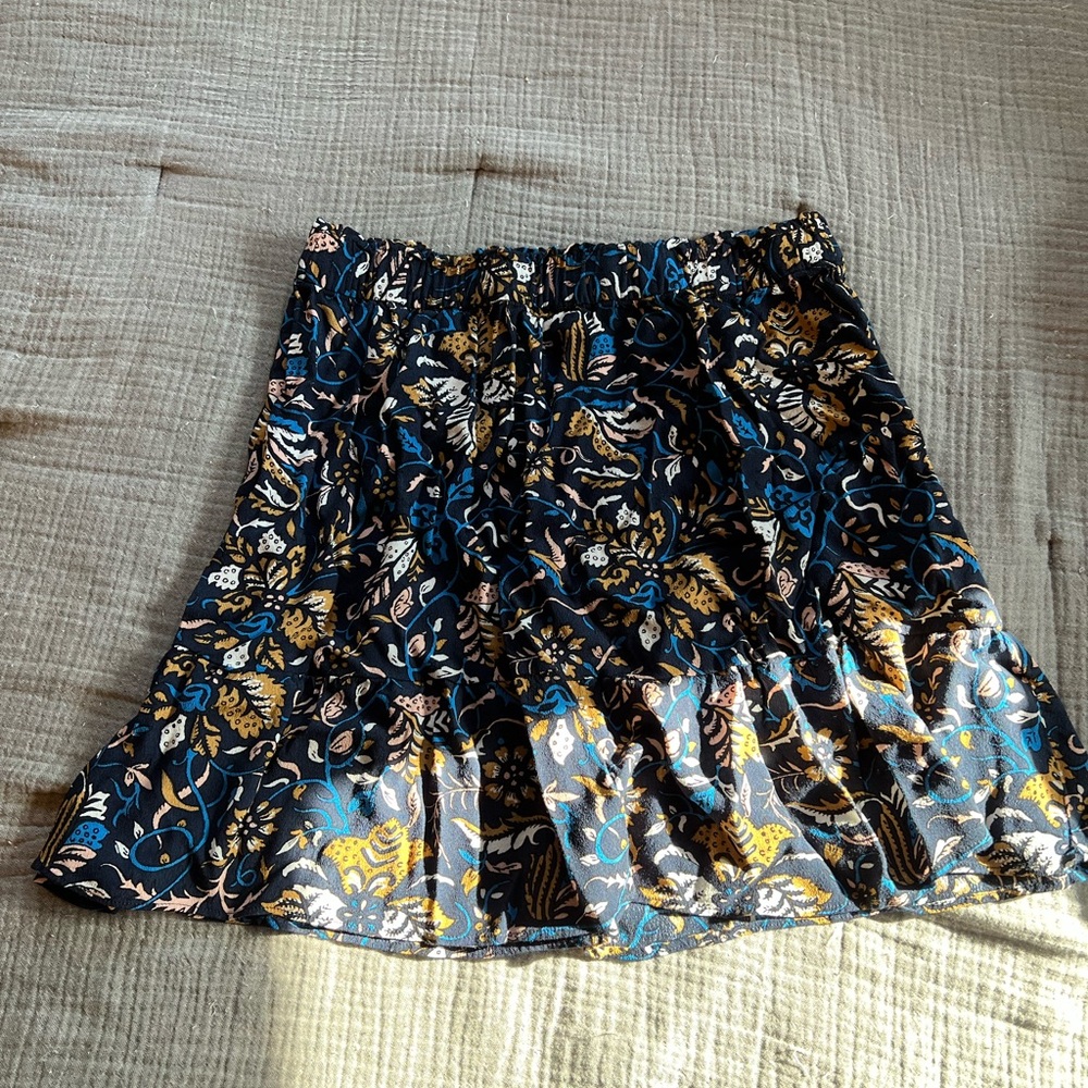Patterned mini skirt